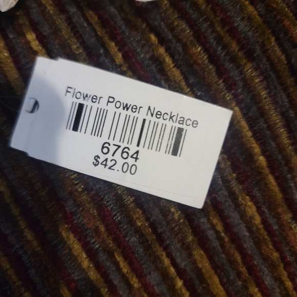 FLORAL NECKLESS - Picture 8 of 9